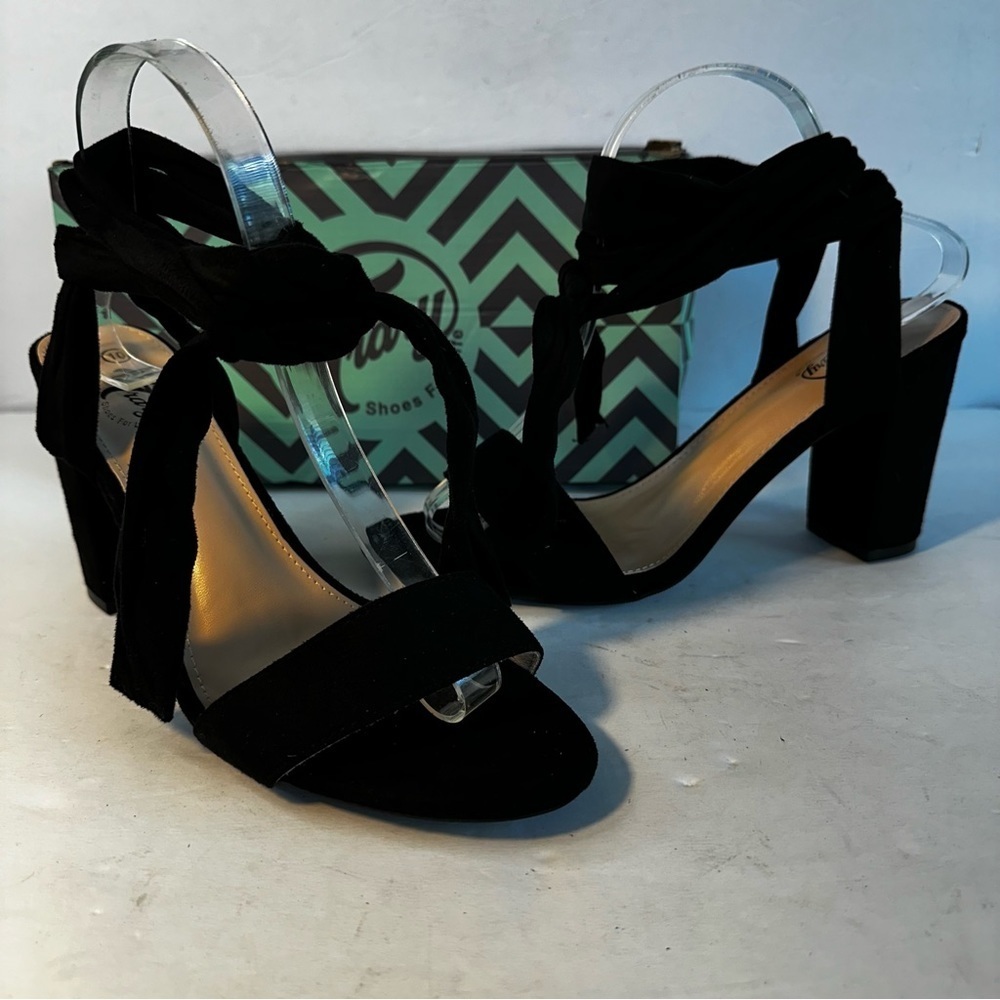 Trary Sz 10 Tie Up Ankle Vegan Suede Chunky Heels NIB